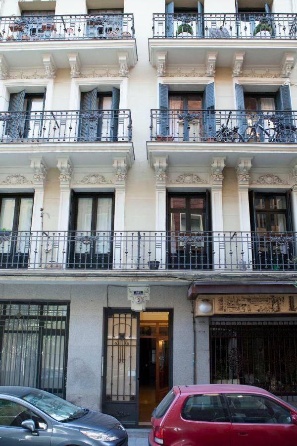 Elegante piso junto al Museo del Prado Apartamento Madrid Exterior foto
